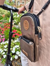 Sac Cabaia Phone Bag Louisville brown iridescent disponible chez Evasion Dieppe